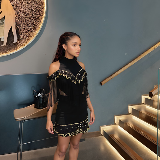 Kiralık Siyah Püsküllü Mini Elbise - Gösterişli ve Modern Stil