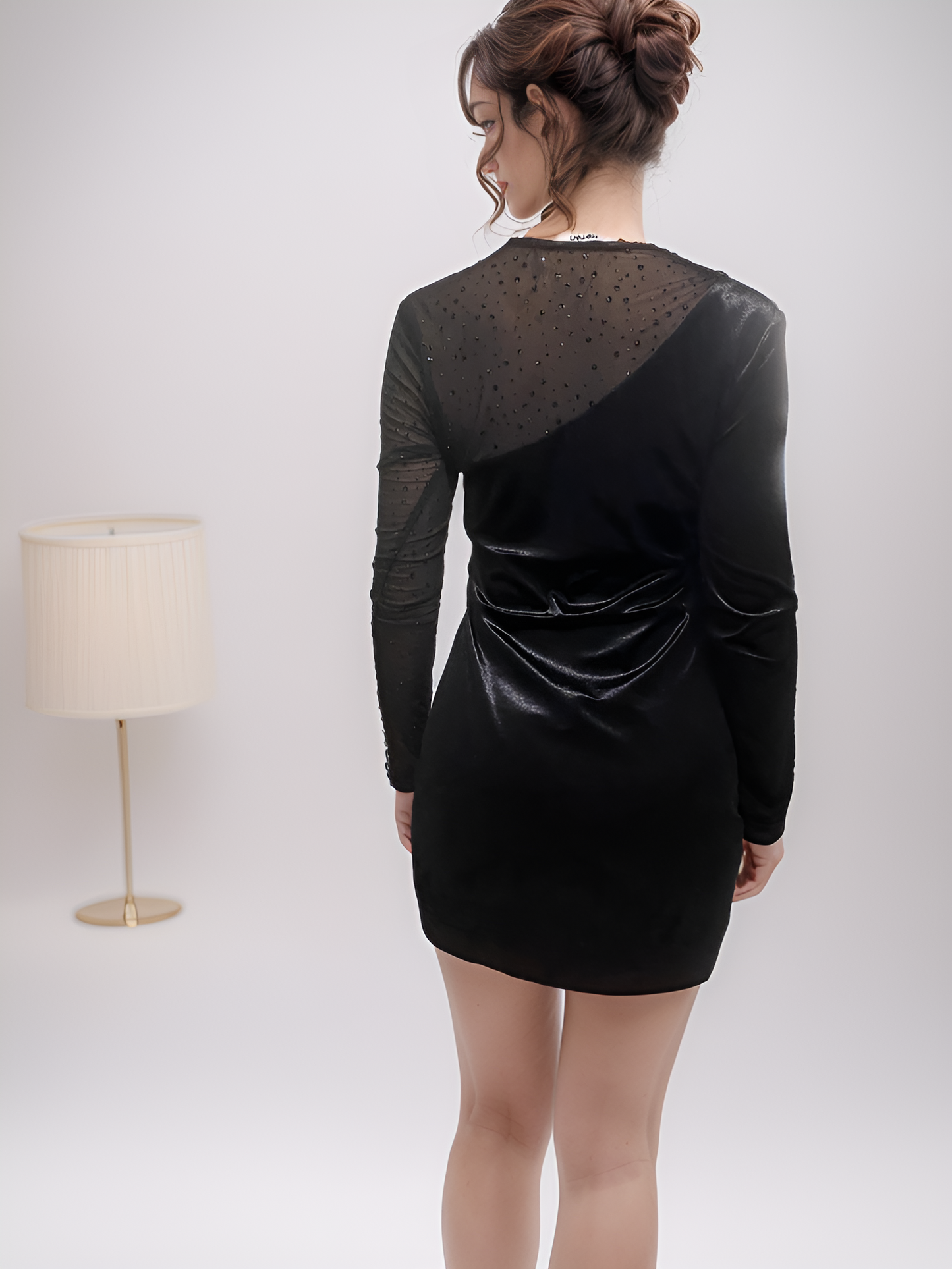 Kiralık Siyah Kadife Elbise Tek Kolu Taşlı Tül Kumaş Mini Elbise - Şık ve Modern Stil