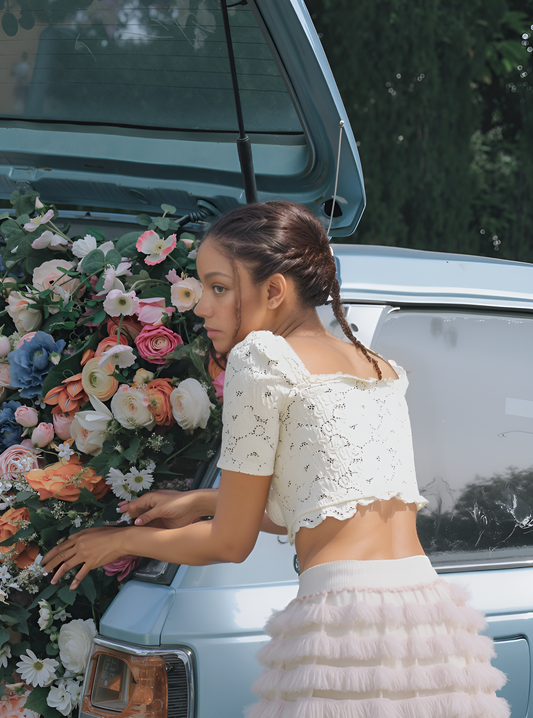 Kiralık Krem Rengi Dantel Crop Top - Zarif ve Romantik Stil